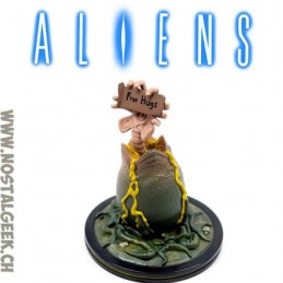 Q-Fig Aliens Facehugger Free Hugs