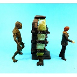 McFarlane Toys X-files Agent Dana Scully & Alien Cryopod Chamber second hand figures (Loose)
